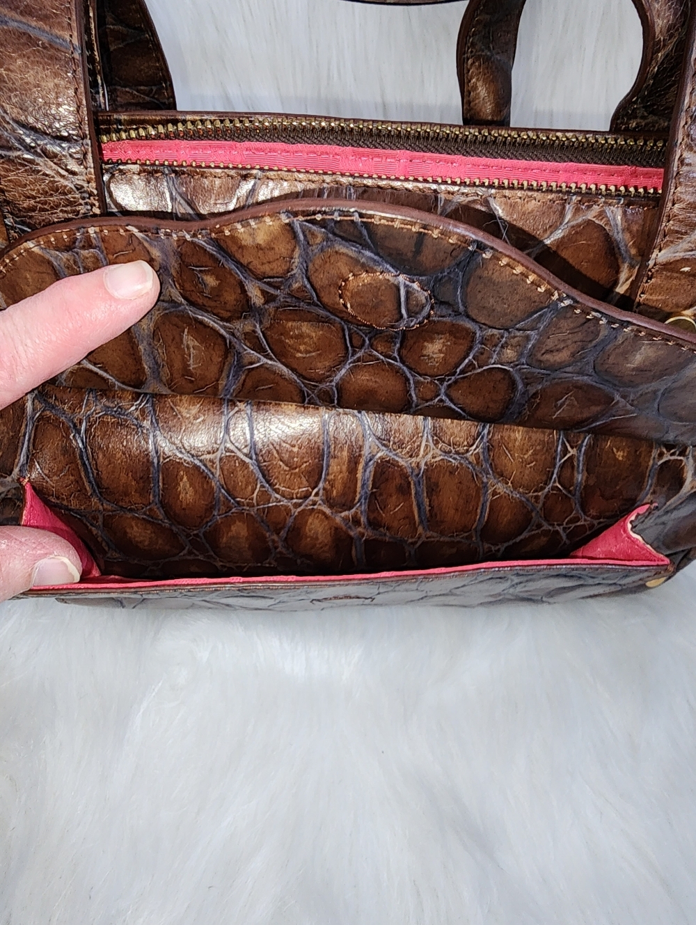 Elaine Turner Crocodile Leather Purse, Brown/Bronze w Gold Hardware & Logo Çharm - Picture 3 of 12